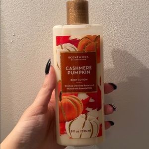 Cashmere pumpkin body lotion
